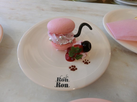 Đây mới thật sự là thiên đường của hội mê đồ ngọt, lại còn phục vụ kiểu băng chuyền mới thú vị chứ - Ảnh 4.