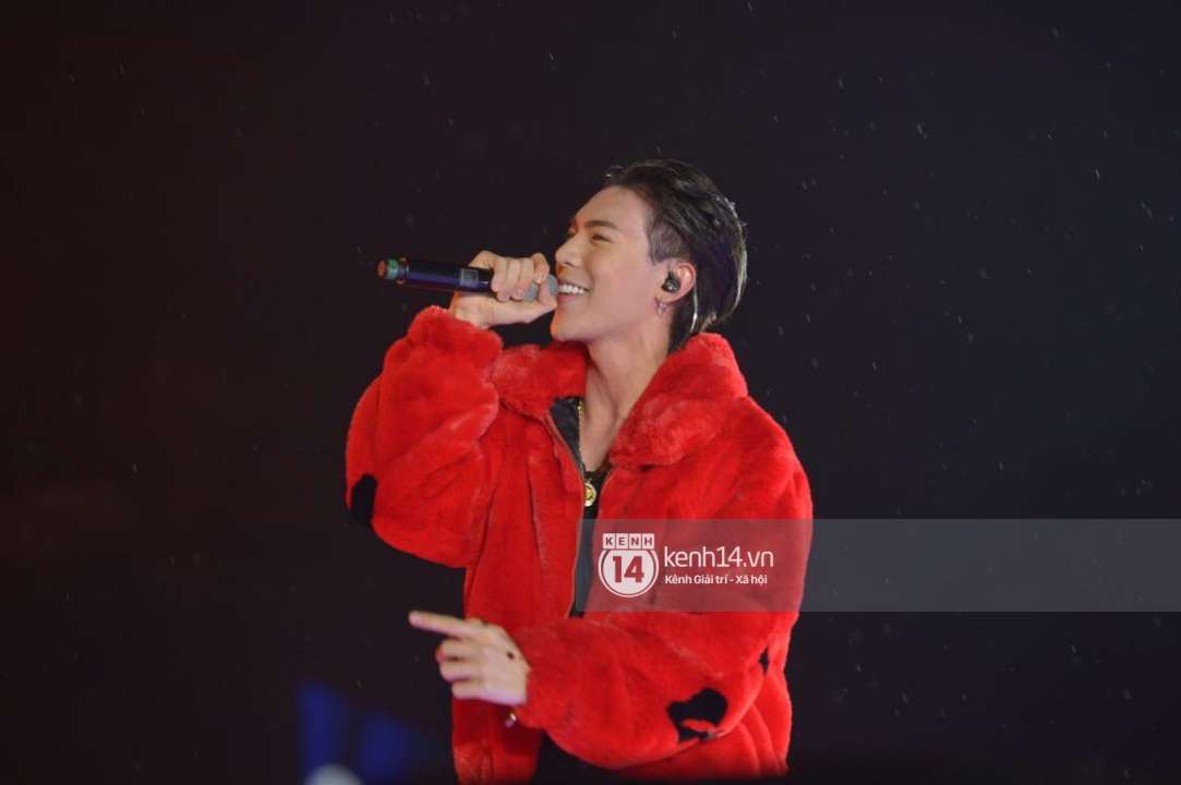 Cập nhật: BTOB khiến khán giả nổ tung với loạt hit khủng, cùng dàn nghệ sĩ Vpop cuồng nhiệt trong đêm nhạc Việt - Hàn - Ảnh 10. Cập nhật: BTOB khiến khán giả nổ tung với loạt hit khủng, cùng dàn nghệ sĩ Vpop cuồng nhiệt trong đêm nhạc Việt - Hàn - Ảnh 10.