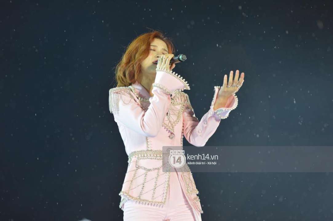 Cập nhật: BTOB khiến khán giả nổ tung với loạt hit khủng, cùng dàn nghệ sĩ Vpop cuồng nhiệt trong đêm nhạc Việt - Hàn - Ảnh 15. Cập nhật: BTOB khiến khán giả nổ tung với loạt hit khủng, cùng dàn nghệ sĩ Vpop cuồng nhiệt trong đêm nhạc Việt - Hàn - Ảnh 15.