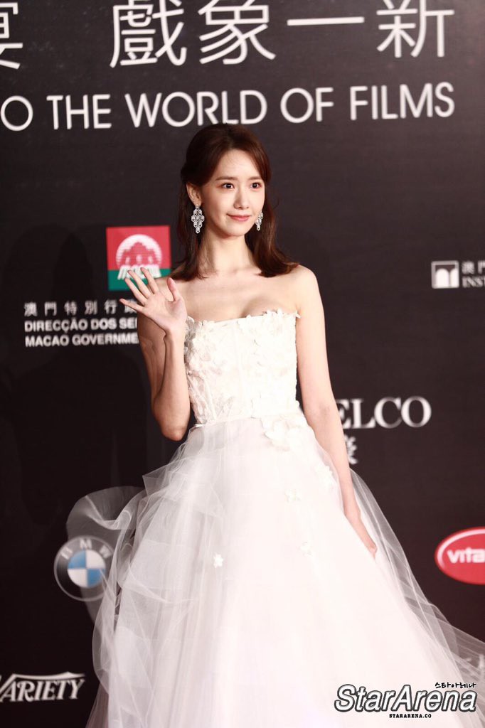 Bỏng mắt trước khoảnh khắc Yoona o ép vòng 1 đến bức người, đẹp như thiên thần nóng bỏng trên thảm đỏ LHP Macao - Ảnh 5. Bỏng mắt trước khoảnh khắc Yoona o ép vòng 1 đến bức người, đẹp như thiên thần nóng bỏng trên thảm đỏ LHP Macao - Ảnh 5.