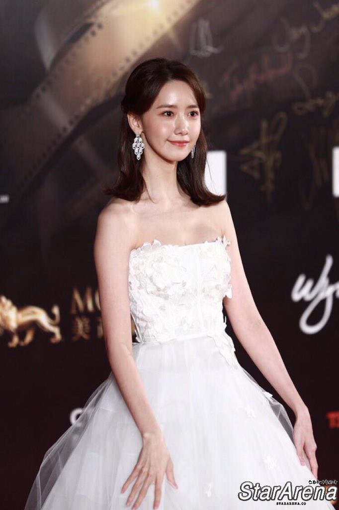 Bỏng mắt trước khoảnh khắc Yoona o ép vòng 1 đến bức người, đẹp như thiên thần nóng bỏng trên thảm đỏ LHP Macao - Ảnh 4. Bỏng mắt trước khoảnh khắc Yoona o ép vòng 1 đến bức người, đẹp như thiên thần nóng bỏng trên thảm đỏ LHP Macao - Ảnh 4.