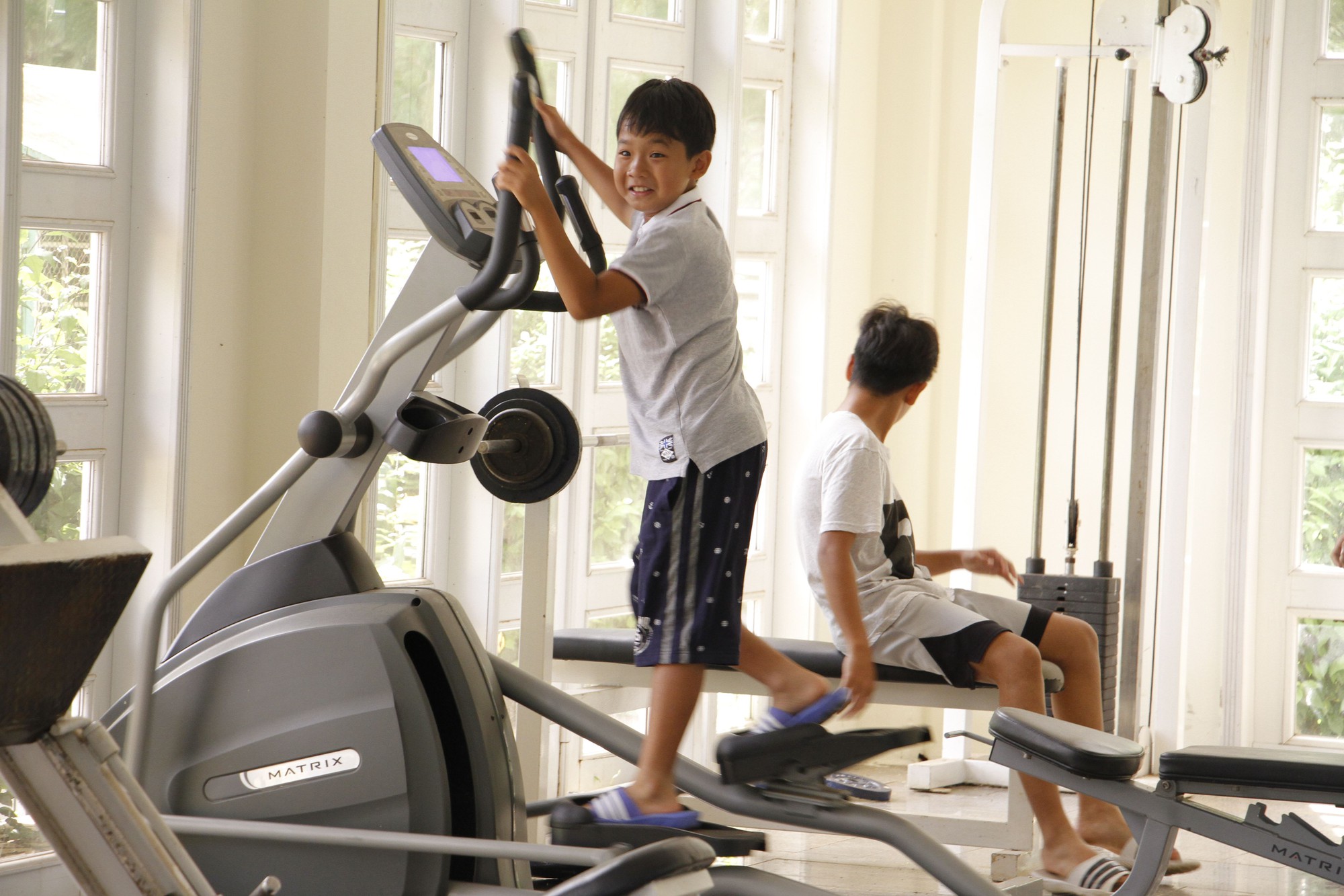 Cầu thủ nhí: Hòa Minzy đưa các thí sinh đến học viện bóng đá Hoàng Anh Gia Lai - Ảnh 2.