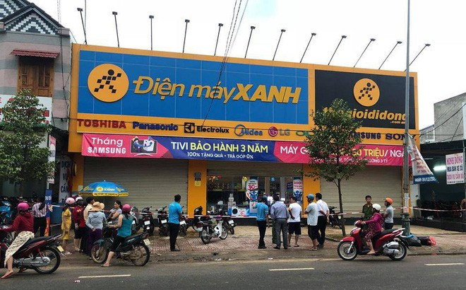 Bị yêu cầu viết bản tường trình, nhân viên bảo vệ đâm vào cổ nữ quản lý Điện máy Xanh - Ảnh 1.