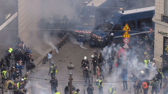 Thủ đô Pháp mịt mù hơi cay, cảnh sát bắt hàng trăm người biểu tình - Ảnh 5.