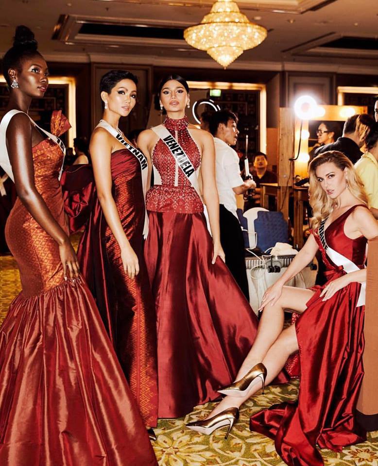 HHen Niê sải bước catwalk chặt chém, cùng dàn mỹ nhân Miss Universe 2018 gấp rút tập luyện cho đêm chung kết - Ảnh 6. HHen Niê sải bước catwalk chặt chém, cùng dàn mỹ nhân Miss Universe 2018 gấp rút tập luyện cho đêm chung kết - Ảnh 6.