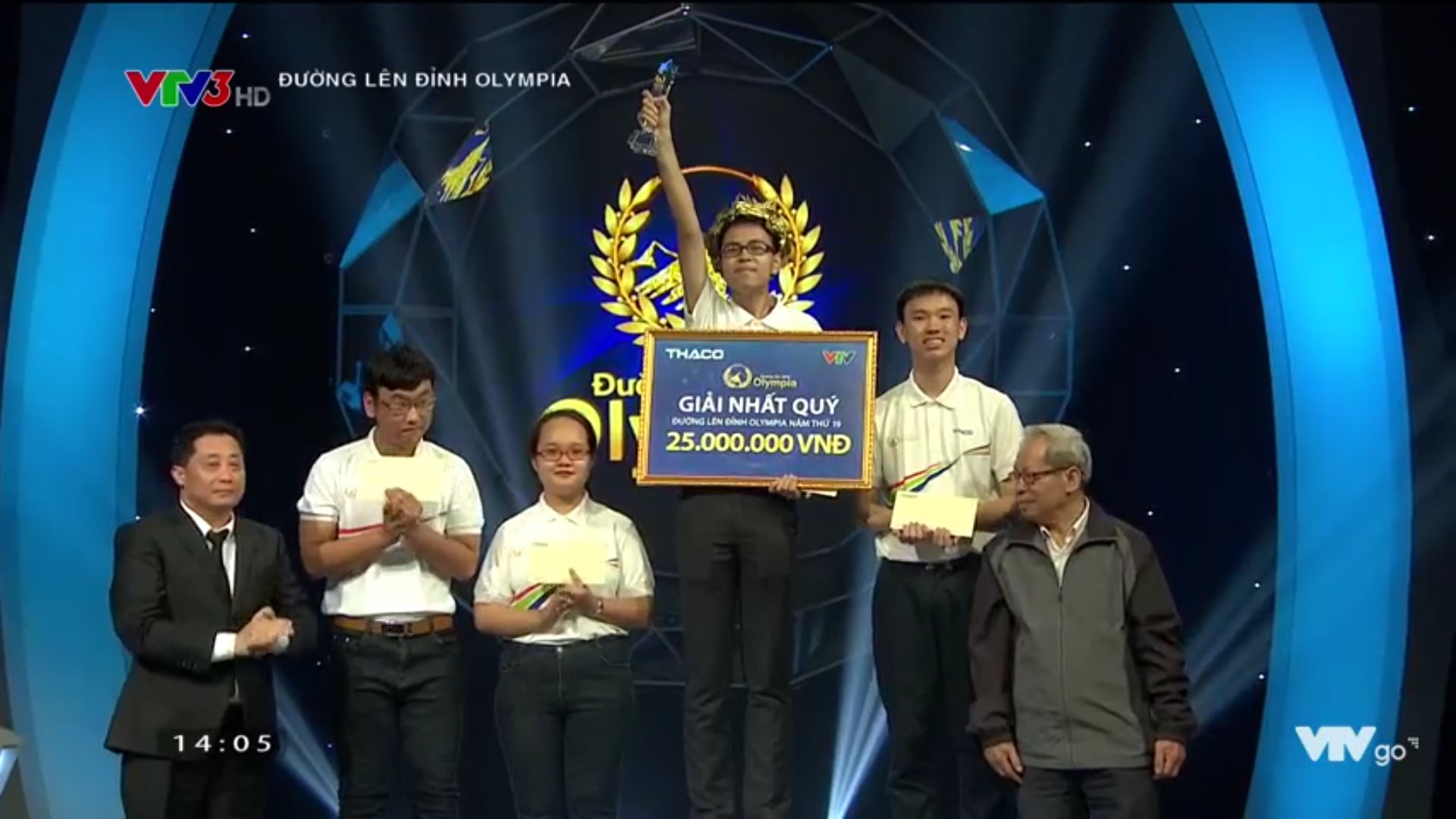 Nam sinh Chuyên Lý trường Phan Bội Châu vào Chung kết Olympia 2019, mang về cầu truyền hình đầu tiên cho ngôi trường này! - Ảnh 2. Nam sinh Chuyên Lý trường Phan Bội Châu vào Chung kết Olympia 2019, mang về cầu truyền hình đầu tiên cho ngôi trường này! - Ảnh 2.