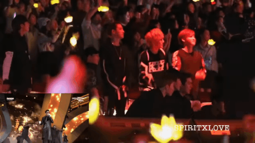 Cùng là vedette lễ trao giải nhưng “reaction” của đồng nghiệp trước sân khấu của BTS và Big Bang khác nhau đến lạ kỳ! - Ảnh 13.