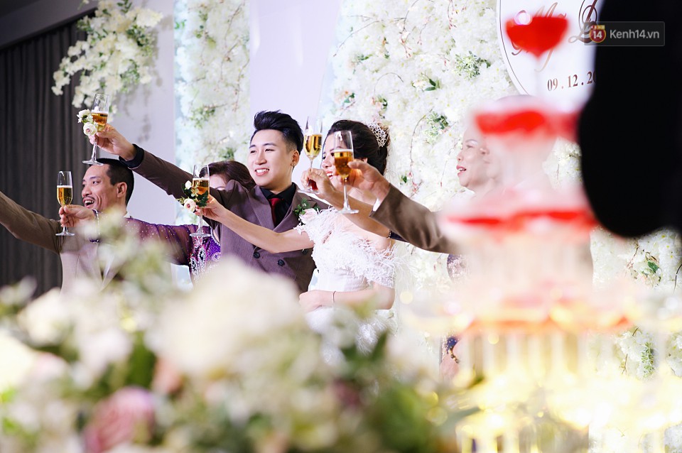 Vợ Huy Cung mặc áo cưới 200 triệu, bật khóc vì bị chồng tung clip “nói xấu” trước quan viên hai họ - Ảnh 12. Vợ Huy Cung mặc áo cưới 200 triệu, bật khóc vì bị chồng tung clip “nói xấu” trước quan viên hai họ - Ảnh 12.