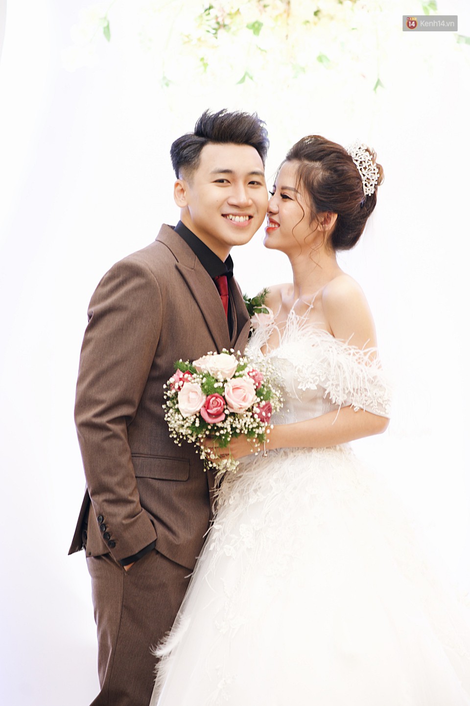 Vợ Huy Cung mặc áo cưới 200 triệu, bật khóc vì bị chồng tung clip “nói xấu” trước quan viên hai họ - Ảnh 7. Vợ Huy Cung mặc áo cưới 200 triệu, bật khóc vì bị chồng tung clip “nói xấu” trước quan viên hai họ - Ảnh 7.