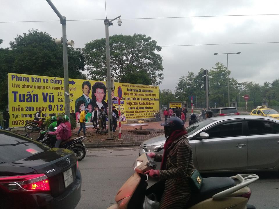 Hà Nội: Nổ bốt điện ngầm, ba người nhập viện - Ảnh 1. Hà Nội: Nổ bốt điện ngầm, ba người nhập viện - Ảnh 1.