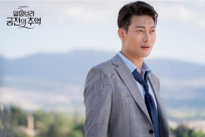 Khán giả hoang mang về cái chết khó hiểu của đối thủ Hyun Bin trong Hồi ức Alhambra - Ảnh 1. Khán giả hoang mang về cái chết khó hiểu của đối thủ Hyun Bin trong Hồi ức Alhambra - Ảnh 1.