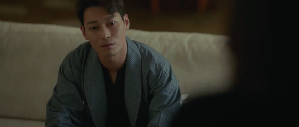 Khán giả hoang mang về cái chết khó hiểu của đối thủ Hyun Bin trong Hồi ức Alhambra - Ảnh 4. Khán giả hoang mang về cái chết khó hiểu của đối thủ Hyun Bin trong Hồi ức Alhambra - Ảnh 4.