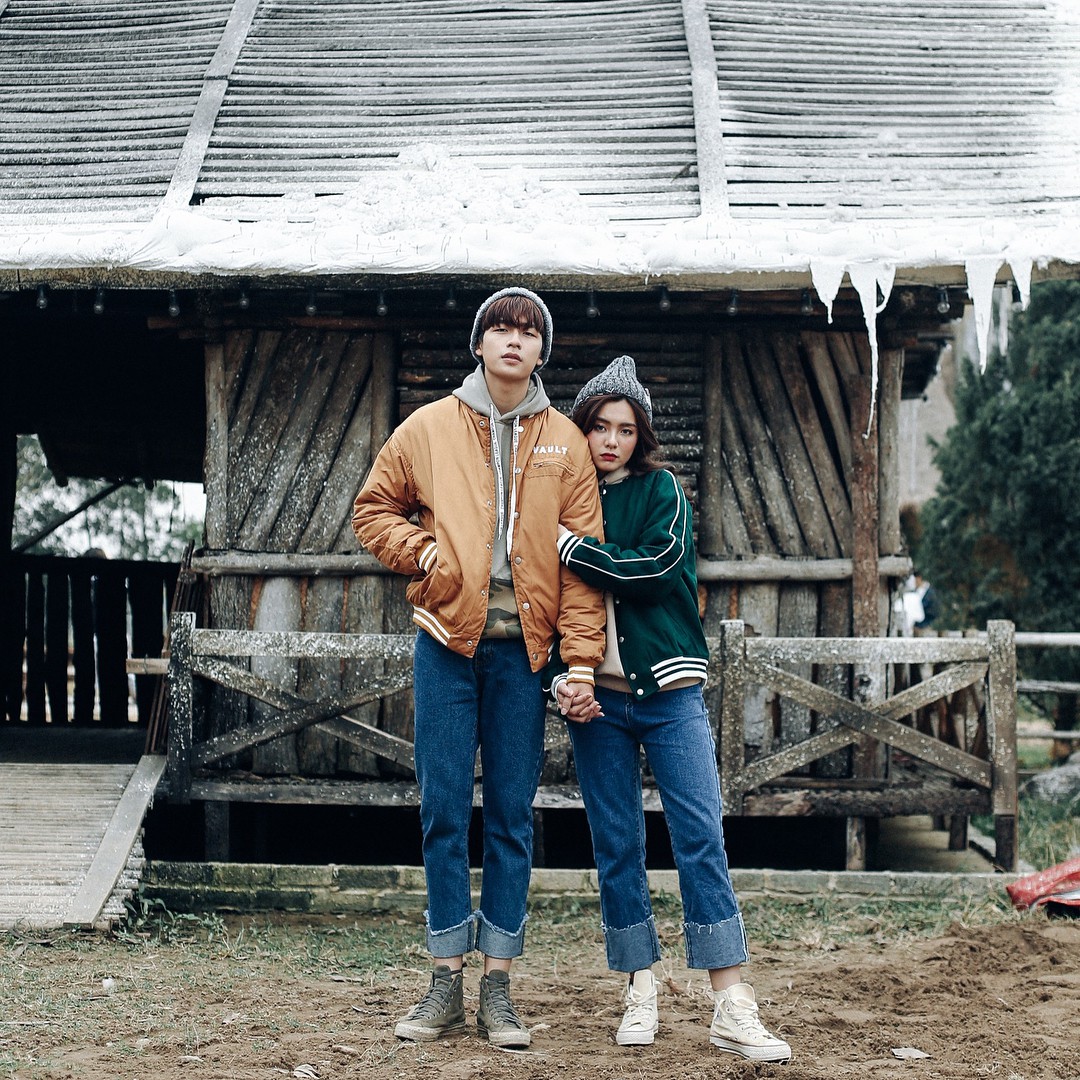 Quần jeans ống rộng gập gấu: kh&ocirc;ng phải người ta tr&oacute;t mua quần d&agrave;i rồi xắn l&ecirc;n cho ngắn đ&acirc;u, l&agrave; hot trend đấy! - Ảnh 13.