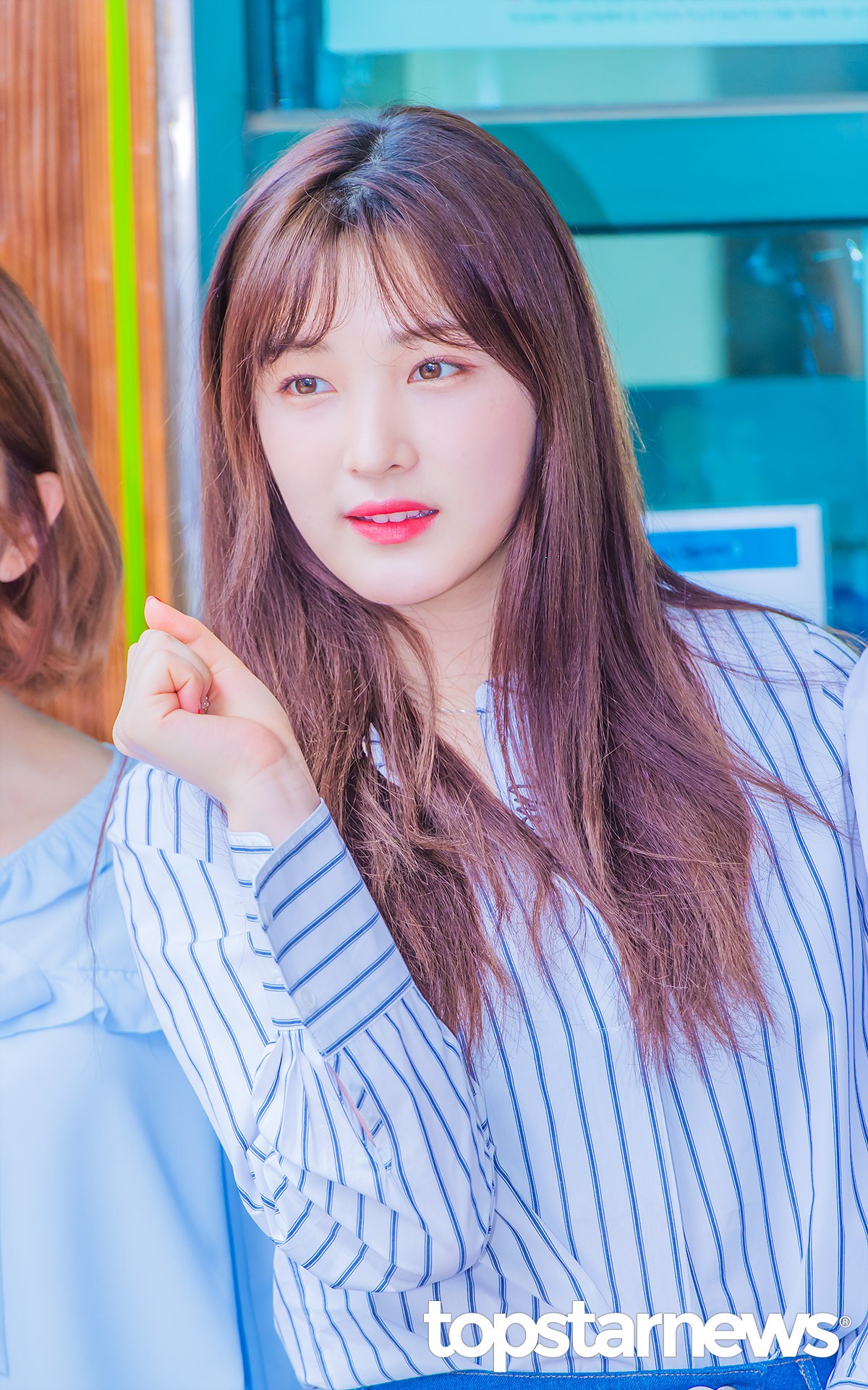 Thân hình ngộp thở của nữ thần tượng ngực khủng cưới chạy bầu với thành viên F.T.Island lại gây xôn xao - Ảnh 4.