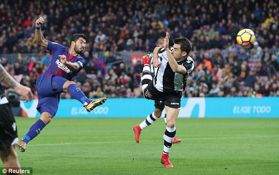 Messi - Suarez chào mừng Coutinho bằng màn “hạ sát” Levante - Ảnh 5.