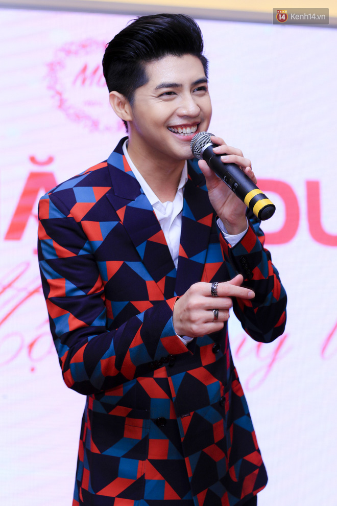 Chạy 2 show một ng&agrave;y nhưng Noo Phước Thịnh vẫn tươi cười, diễn sung hết cỡ c&ugrave;ng fan H&agrave; th&agrave;nh - Ảnh 1.