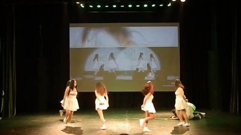 Cover nhảy Kpop phiên bản cạn lời: Trượt té cũng phải y chang! - Ảnh 4.