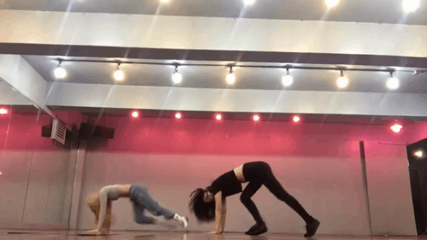 Thích ném đá thì cho ném đá, Sulli tiếp tục tung clip khoe vũ đạo nóng bỏng - Ảnh 2. Thích ném đá thì cho ném đá, Sulli tiếp tục tung clip khoe vũ đạo nóng bỏng - Ảnh 2.