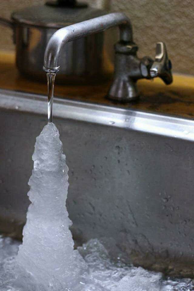 Hàn Quốc cũng đang lạnh khủng khiếp: Ống nước đóng băng, máy giặt đông đá - Ảnh 5.