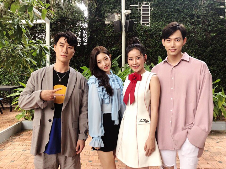 Vòng 1 đồ sộ hơn hẳn, nhan sắc của Chi Pu liệu có đánh bật được nữ thần Jung Chae Yeon trong một khung hình? - Ảnh 9.