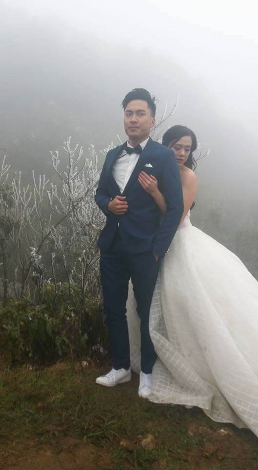 Cặp đ&ocirc;i dũng cảm ăn mặc mong manh chụp ảnh cưới giữa băng tuyết &Ocirc; Qu&yacute; Hồ - Ảnh 2.