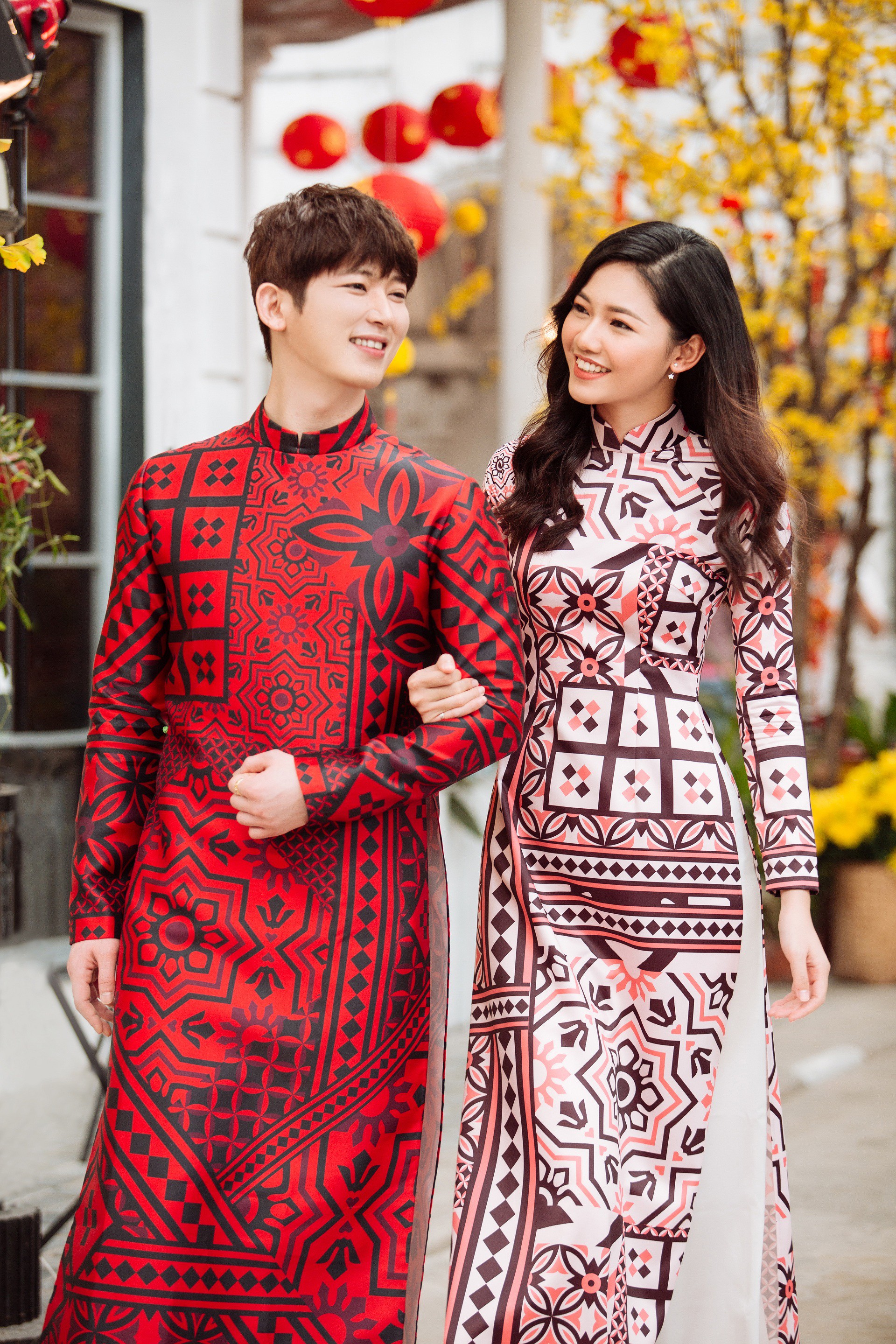 Á hậu Thanh Tú diện áo dài trẻ trung, rạng rỡ sánh đôi bên ca sĩ Hàn Quốc Shin Hyun Woo - Ảnh 4.