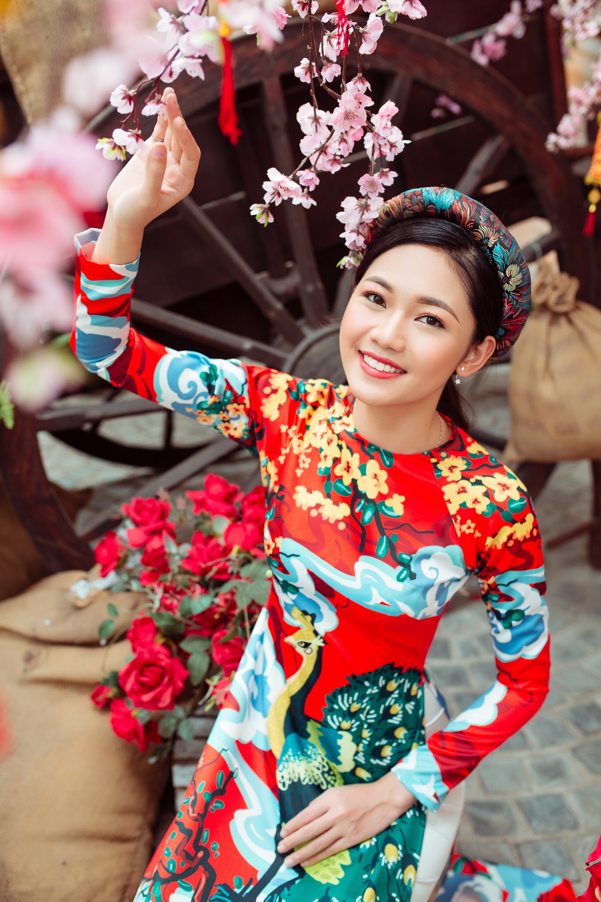Á hậu Thanh Tú diện áo dài trẻ trung, rạng rỡ sánh đôi bên ca sĩ Hàn Quốc Shin Hyun Woo - Ảnh 7.
