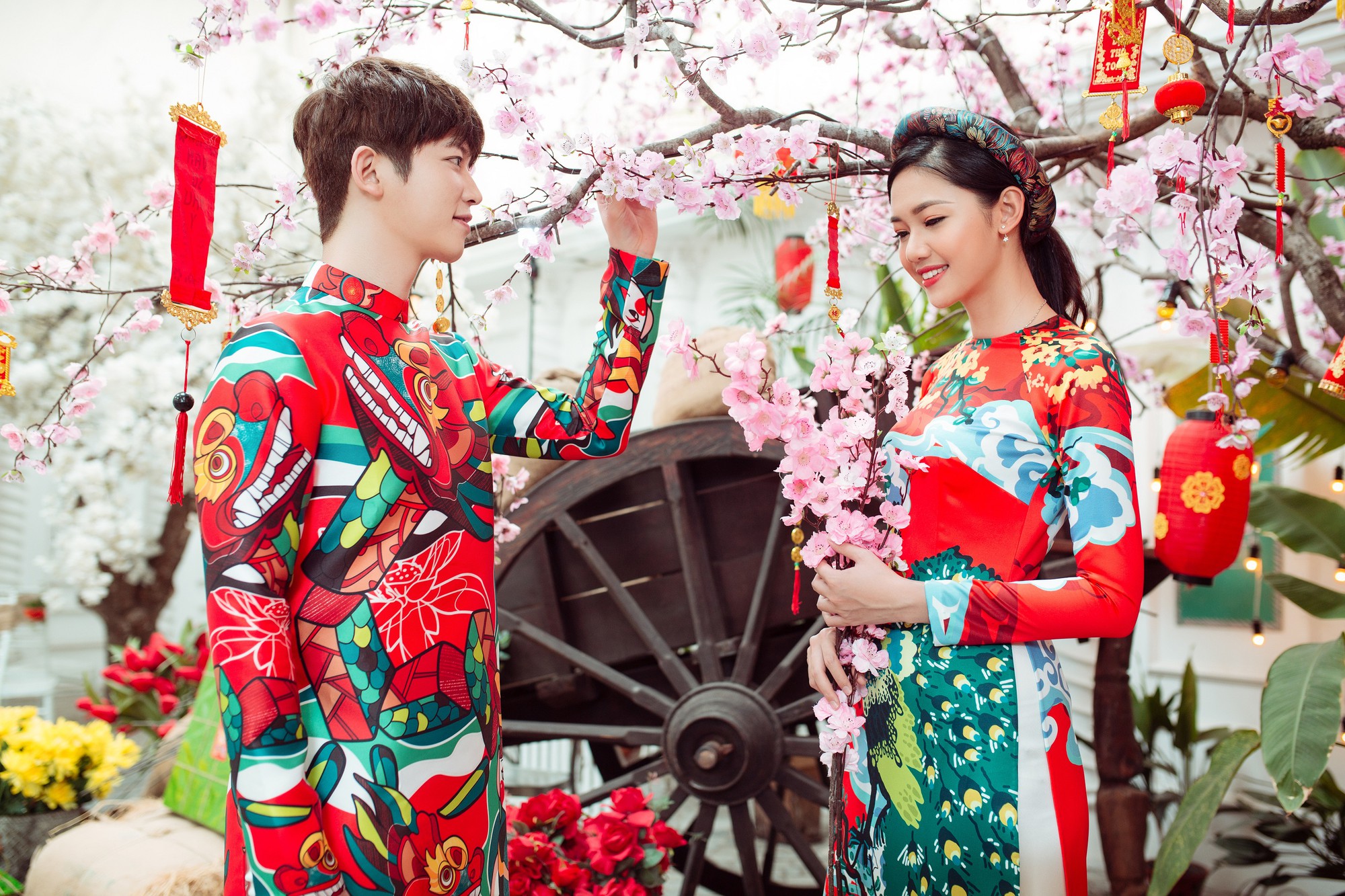 Á hậu Thanh Tú diện áo dài trẻ trung, rạng rỡ sánh đôi bên ca sĩ Hàn Quốc Shin Hyun Woo - Ảnh 8.