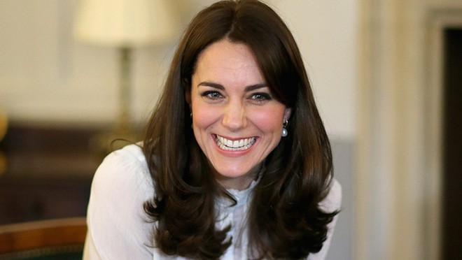 Công nương Kate Middleton cũng chỉ dùng loại keo xịt tóc phổ biến có giá chưa đến 300.000VNĐ  - Ảnh 1.