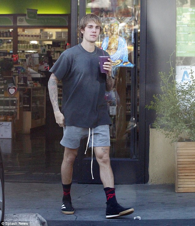Chưa l&ecirc;n chức bố, nhưng Justin Bieber đ&atilde; đốn tim fan với h&igrave;nh ảnh bế em b&eacute; đ&aacute;ng y&ecirc;u - Ảnh 6.