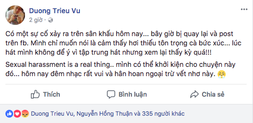 Muôn vàn tình huống ca sĩ bị fan cuồng quấy rối, sờ soạng khi đang diễn trên sân khấu - Ảnh 5.