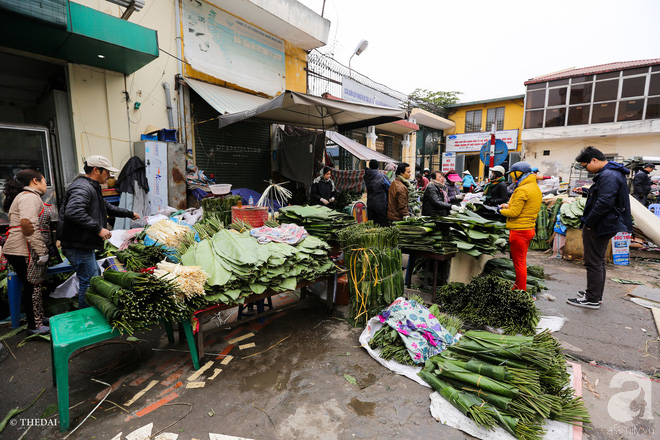 Chợ lá dong lâu năm nhộn nhịp giữa lòng Hà Nội những ngày cận Tết - Ảnh 2.