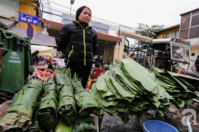 Chợ lá dong lâu năm nhộn nhịp giữa lòng Hà Nội những ngày cận Tết - Ảnh 3.