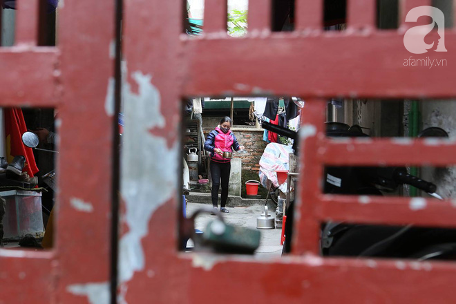 Giữa phồn hoa rực rỡ, chạnh l&ograve;ng những ng&agrave;y gi&aacute;p Tết lặng lẽ ở x&oacute;m chạy thận ng&otilde; Cột Cờ - Ảnh 14.