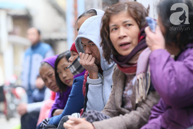 Giữa phồn hoa rực rỡ, chạnh l&ograve;ng những ng&agrave;y gi&aacute;p Tết lặng lẽ ở x&oacute;m chạy thận ng&otilde; Cột Cờ - Ảnh 3.