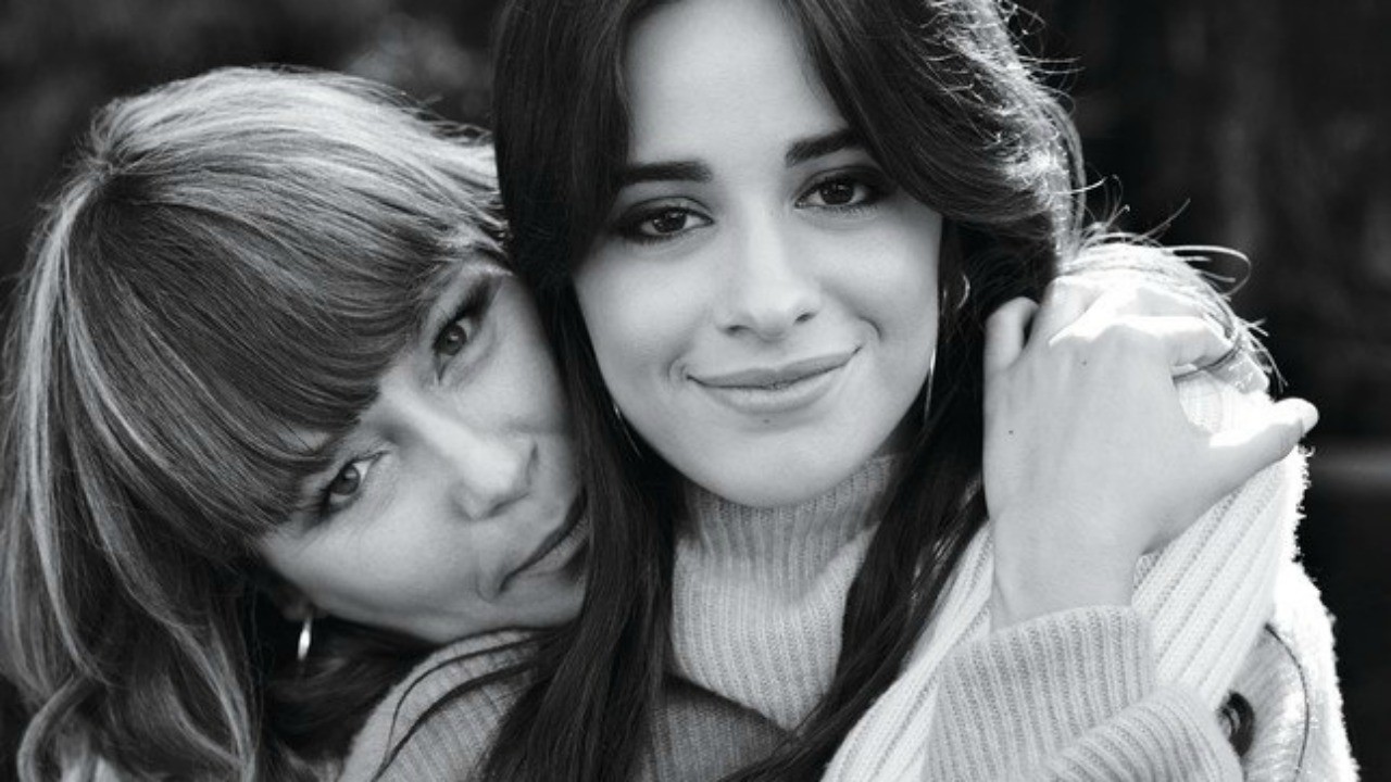Camila Cabello: Cô gái cao thước rưỡi không biết tiếng Anh vươn lên vị trí siêu sao từ con số 0 - Ảnh 4. Camila Cabello: Cô gái cao thước rưỡi không biết tiếng Anh vươn lên vị trí siêu sao từ con số 0 - Ảnh 4.