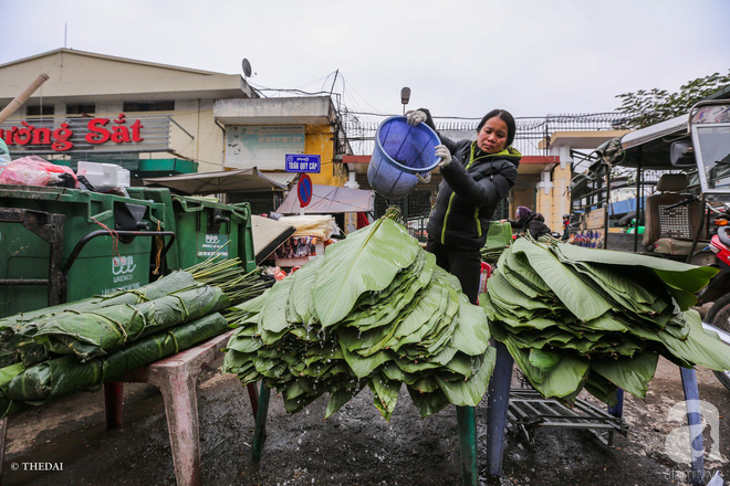 Chợ lá dong lâu năm nhộn nhịp giữa lòng Hà Nội những ngày cận Tết - Ảnh 6.