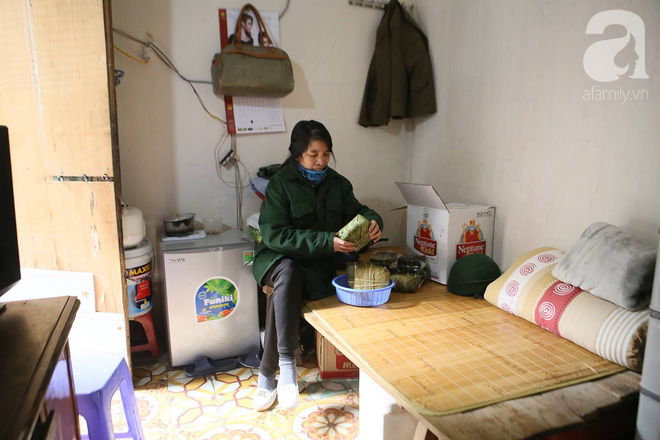 Giữa phồn hoa rực rỡ, chạnh l&ograve;ng những ng&agrave;y gi&aacute;p Tết lặng lẽ ở x&oacute;m chạy thận ng&otilde; Cột Cờ - Ảnh 6.