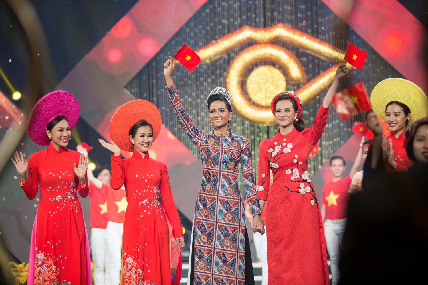 Hoa hậu Kiều Ng&acirc;n xuất sắc gi&agrave;nh ng&ocirc;i &Eacute;n V&agrave;ng 2017 - Ảnh 6.