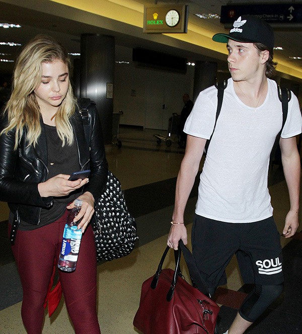 Có 2 công thức đồ đôi mà lúc nào Brooklyn Beckham và Chloe Moretz cũng áp dụng  - Ảnh 12.