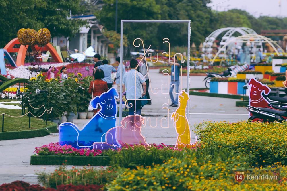 Chùm ảnh: Ngắm đường hoa Nguyễn Huệ đang được gấp rút hoàn thành trước ngày khai mạc - Ảnh 12. Chùm ảnh: Ngắm đường hoa Nguyễn Huệ đang được gấp rút hoàn thành trước ngày khai mạc - Ảnh 12.