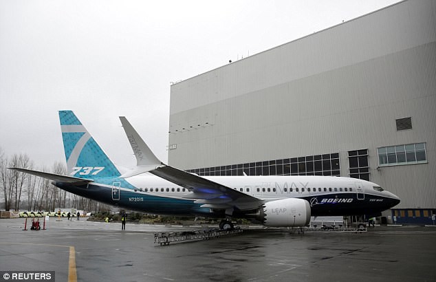 Chưa tới 1 phút, bạn sẽ biết chiếc Boeing mới nhất được sản xuất như thế nào! - Ảnh 1.