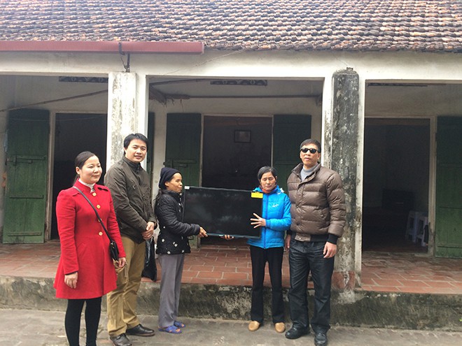 Tết người mù nghèo: Có tivi để... nghe rồi em ơi! - Ảnh 3. Tết người mù nghèo: Có tivi để... nghe rồi em ơi! - Ảnh 3.