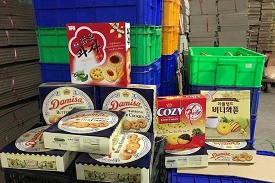 Bánh kẹo Tết: Tràn ngập hàng nhái, “rút ruột” hàng xịn để lừa người tiêu dùng - Ảnh 1.