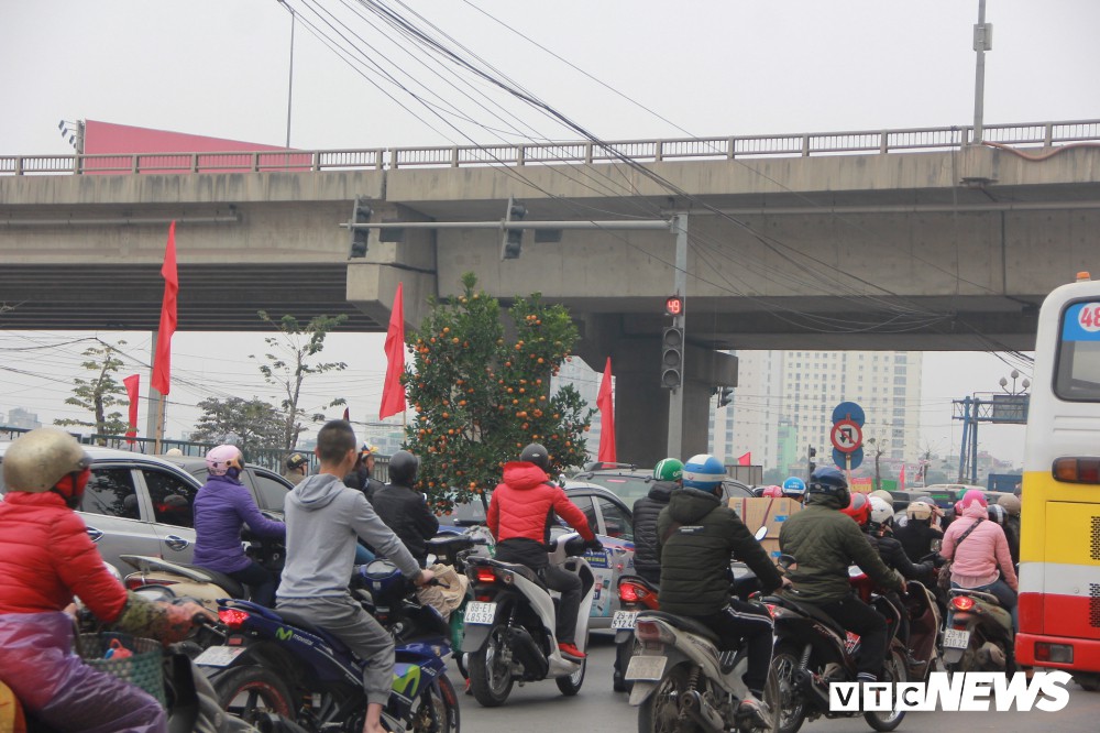 Hành khách nài nỉ cho em đứng trên xe về quê ăn Tết nhưng vẫn bị từ chối - Ảnh 3. Hành khách nài nỉ cho em đứng trên xe về quê ăn Tết nhưng vẫn bị từ chối - Ảnh 3.