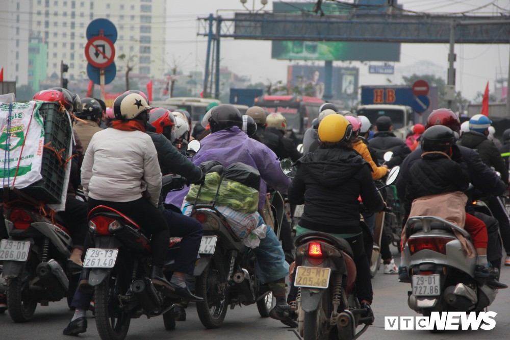Hành khách nài nỉ cho em đứng trên xe về quê ăn Tết nhưng vẫn bị từ chối - Ảnh 4. Hành khách nài nỉ cho em đứng trên xe về quê ăn Tết nhưng vẫn bị từ chối - Ảnh 4.