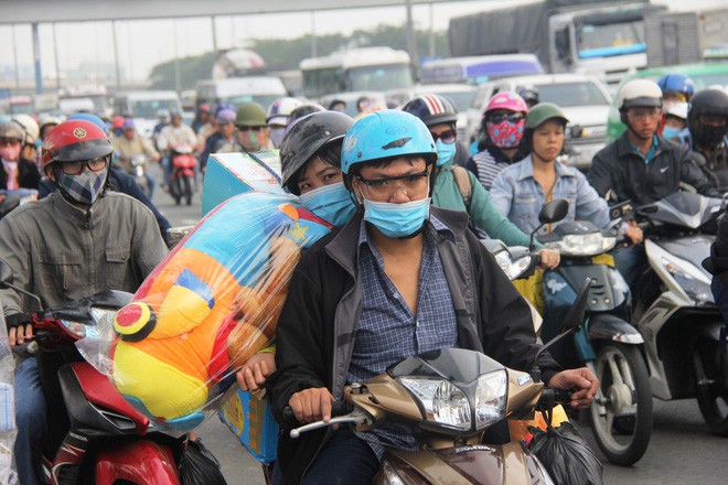 Ngày chủ nhật cuối cùng trong năm, người miền Tây ùn ùn về quê ăn Tết khiến Quốc lộ 1A kẹt cứng - Ảnh 5.