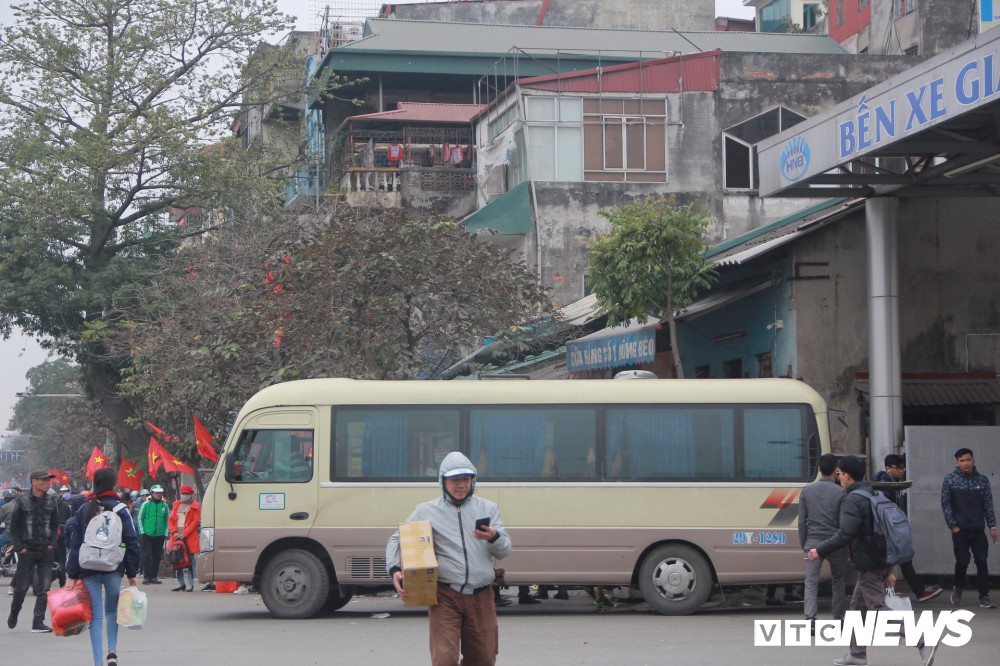Hành khách nài nỉ cho em đứng trên xe về quê ăn Tết nhưng vẫn bị từ chối - Ảnh 10. Hành khách nài nỉ cho em đứng trên xe về quê ăn Tết nhưng vẫn bị từ chối - Ảnh 10.