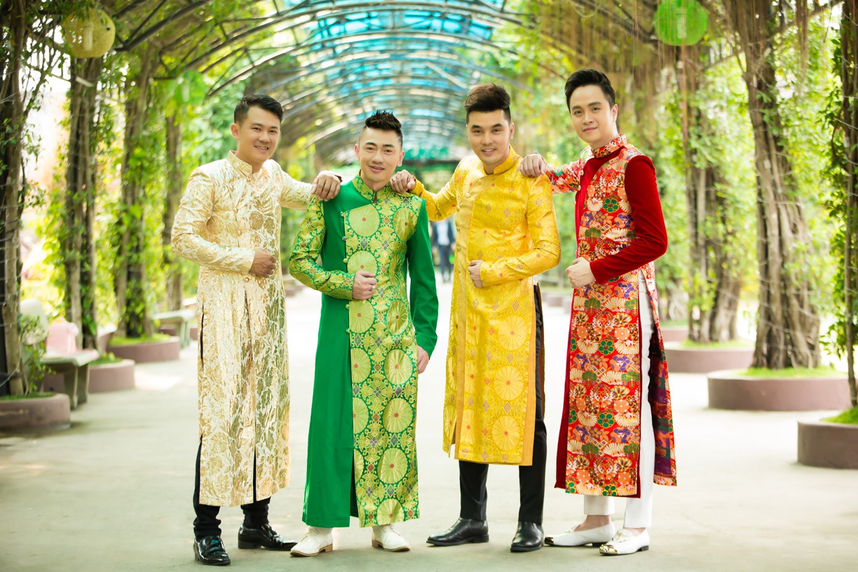 Ưng Hoàng Phúc rủ 3 mẩu 1088 hội ngộ trong bộ ảnh du xuân sau 18 năm, giữ bí mật về sân khấu tái hợp - Ảnh 3.