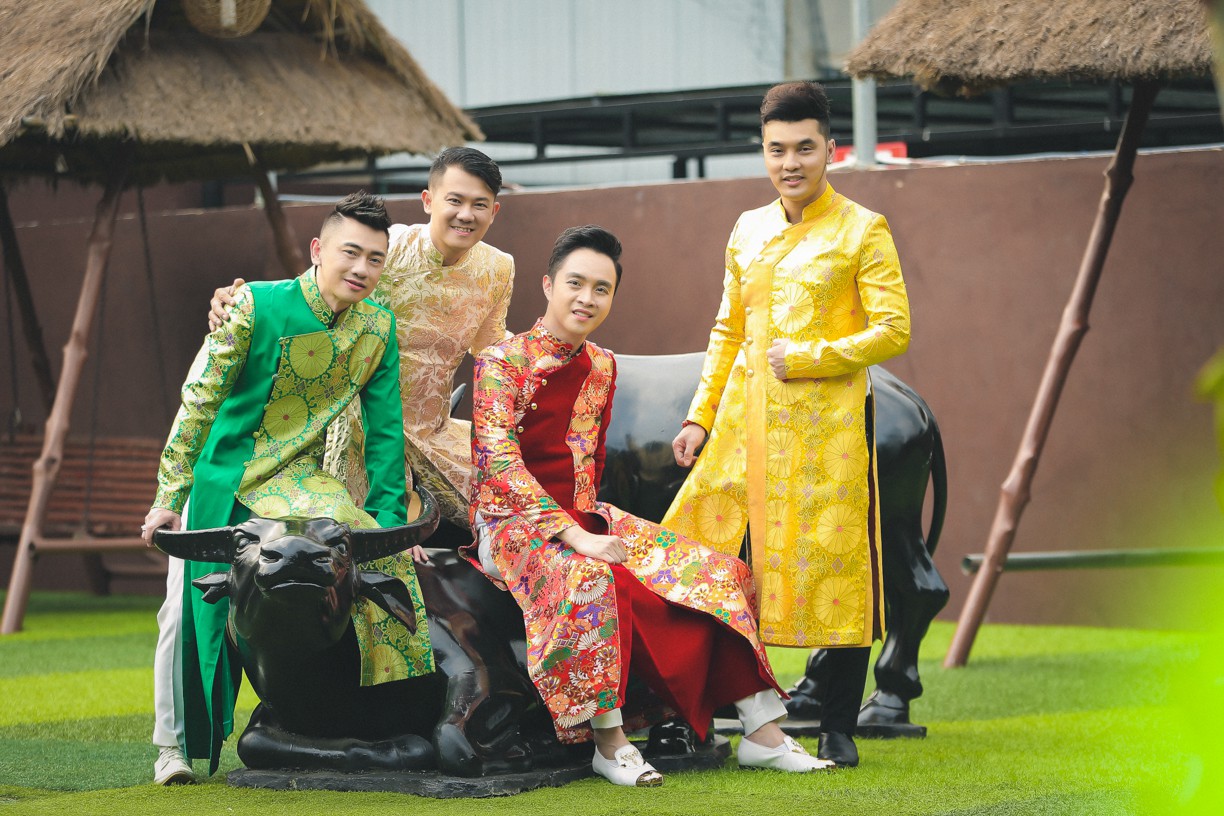 Ưng Hoàng Phúc rủ 3 mẩu 1088 hội ngộ trong bộ ảnh du xuân sau 18 năm, giữ bí mật về sân khấu tái hợp - Ảnh 11.
